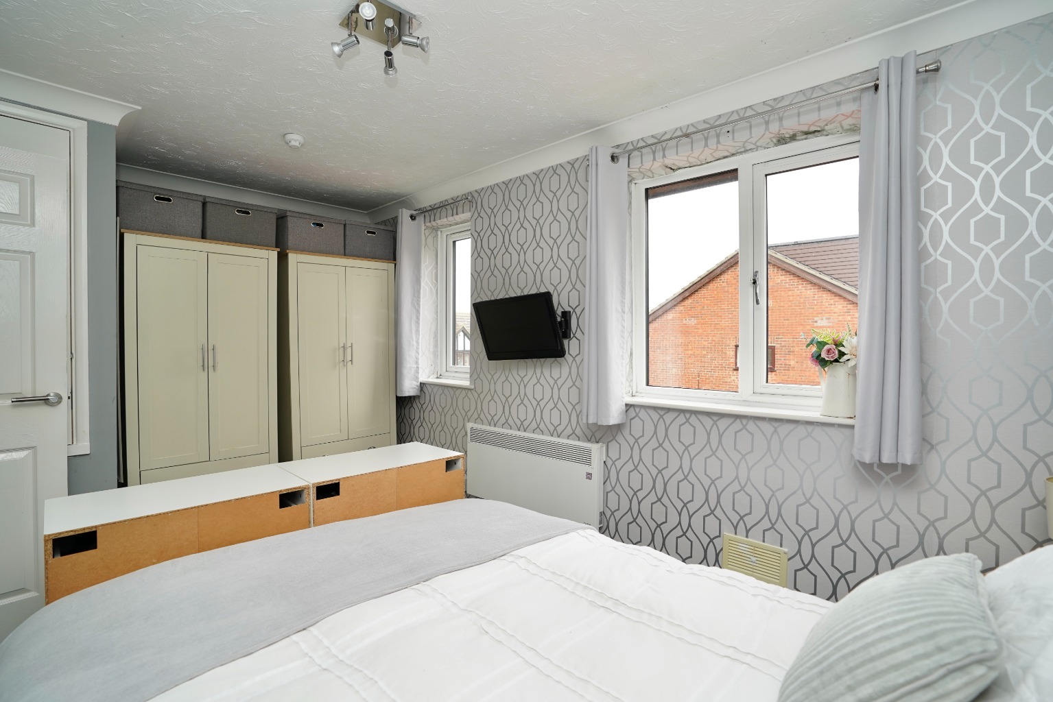 3 bed semi-detached house for sale in Hamden Way, Cambridge 12