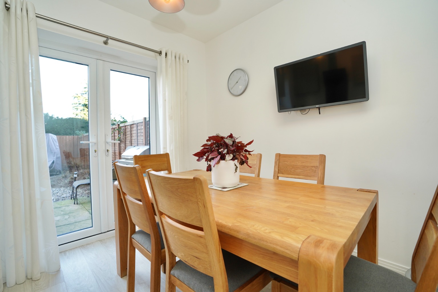 5 bed semi-detached house for sale in Badger Way, Huntingdon 12