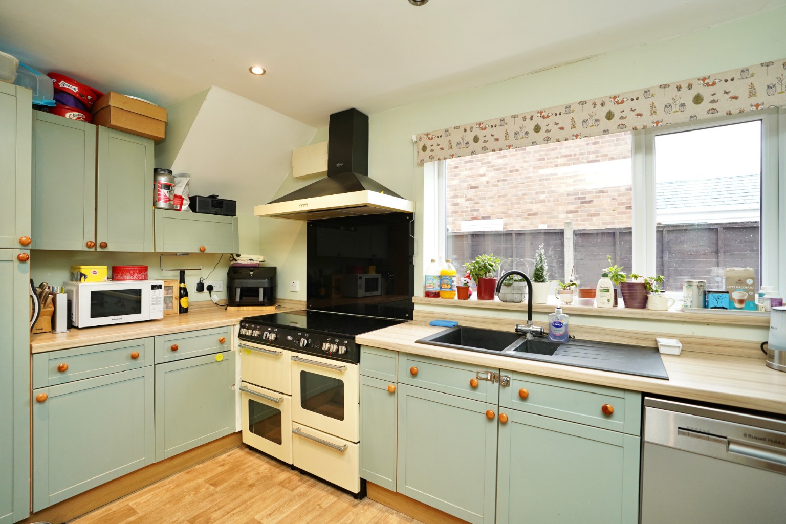 3 bed detached house for sale in Locksgate, Huntingdon 1
