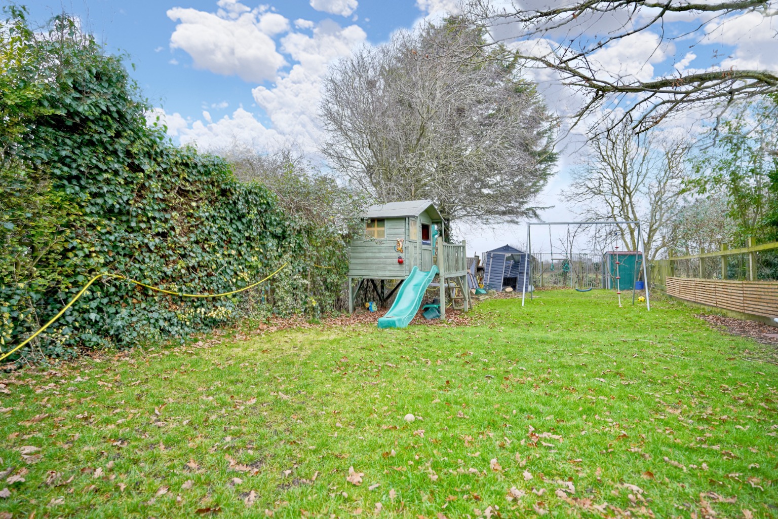 3 bed detached house for sale in Locksgate, Huntingdon 3