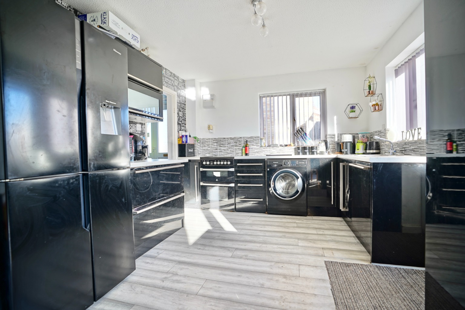 3 bed detached house for sale in Elizabethan Way, Huntingdon 1