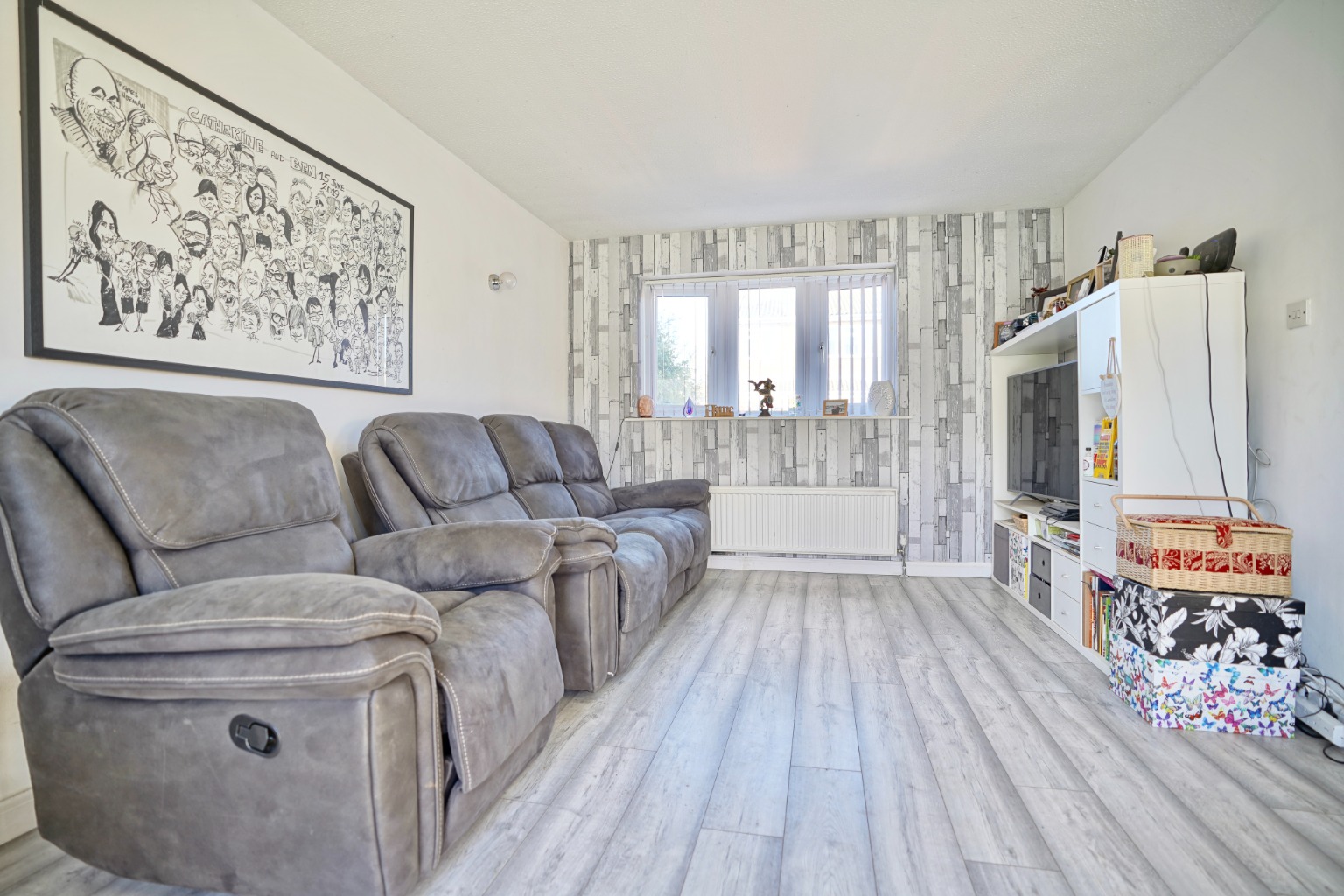 3 bed detached house for sale in Elizabethan Way, Huntingdon 2