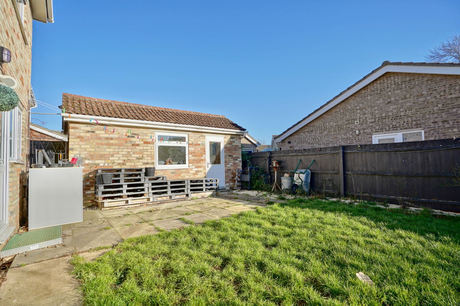 3 bed detached house for sale in Elizabethan Way, Huntingdon 3