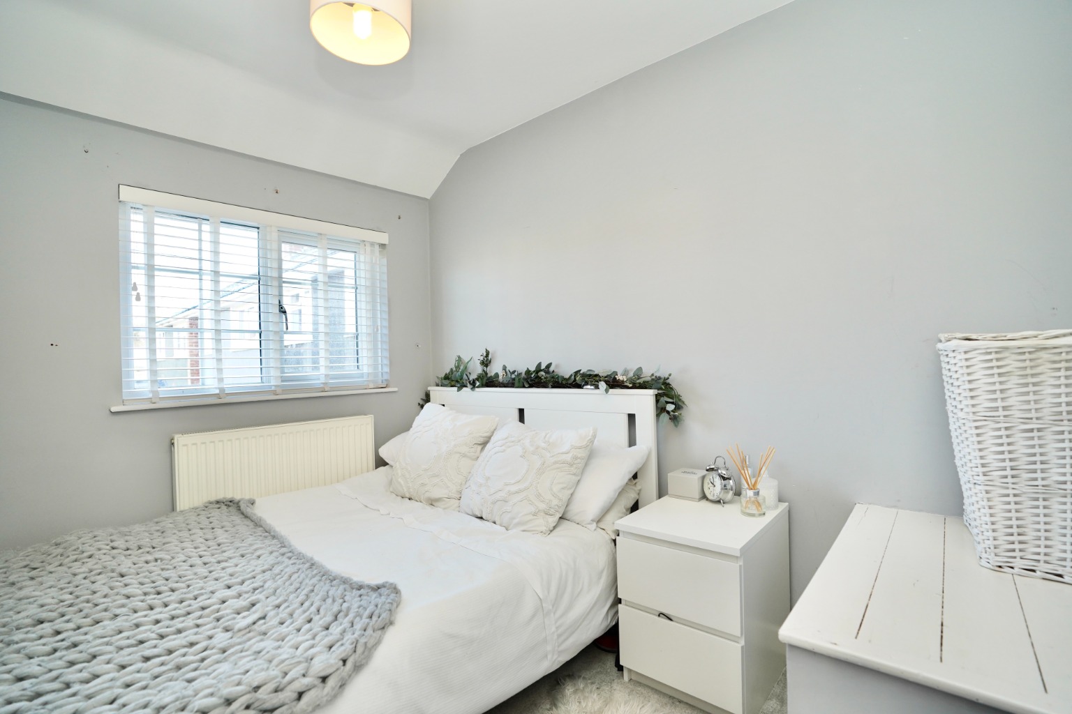 3 bed end of terrace house for sale in Park Road, Huntingdon 10