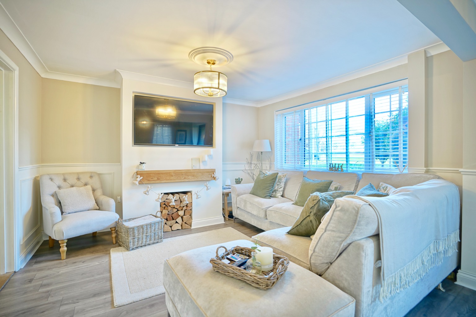 3 bed end of terrace house for sale in Park Road, Huntingdon 1