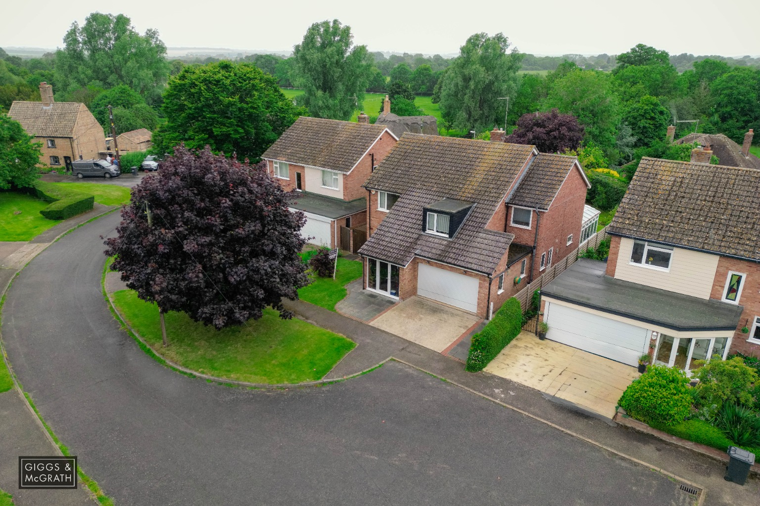 4 bed detached house for sale in Old Glebe, Huntingdon 1