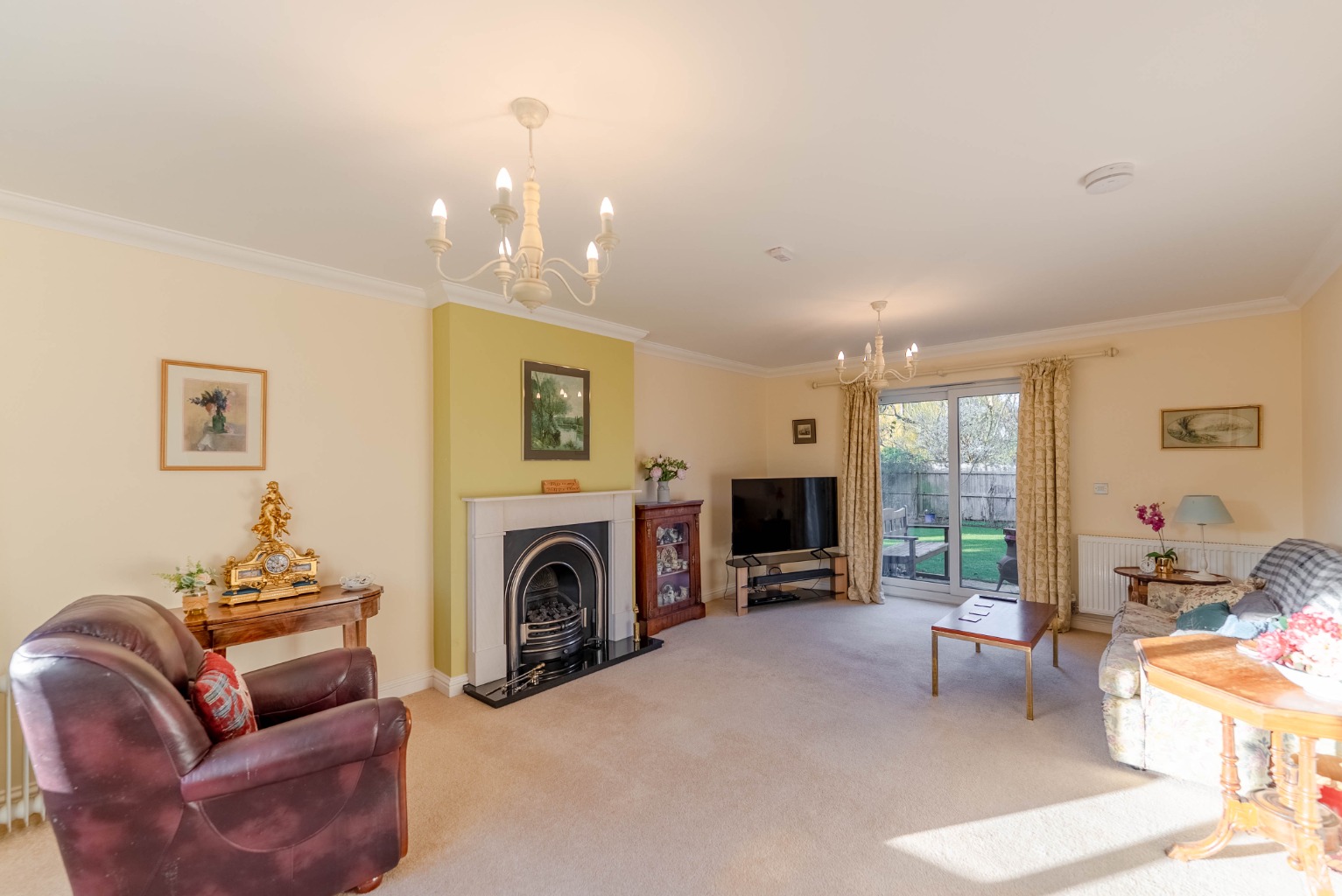 5 bed detached house for sale in Moat Close, Huntingdon 1