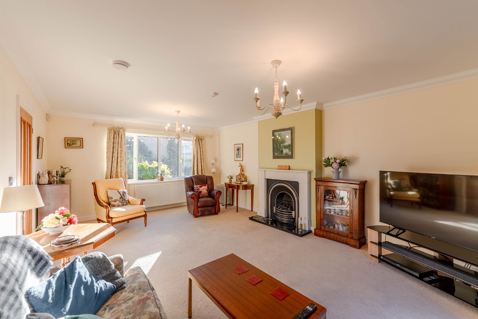 5 bed detached house for sale in Moat Close, Huntingdon  - Property Image 10