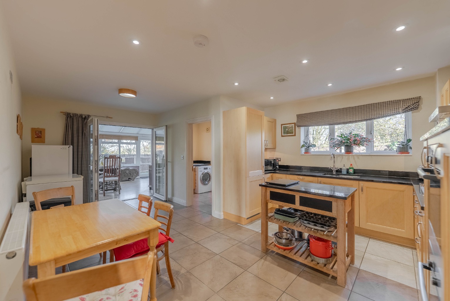 5 bed detached house for sale in Moat Close, Huntingdon 4