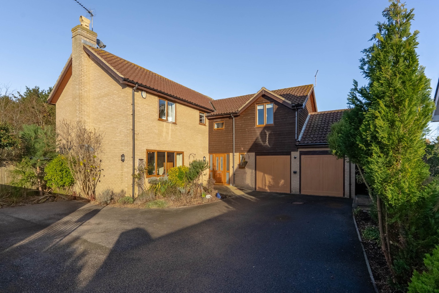 5 bed detached house for sale in Moat Close, Huntingdon  - Property Image 1