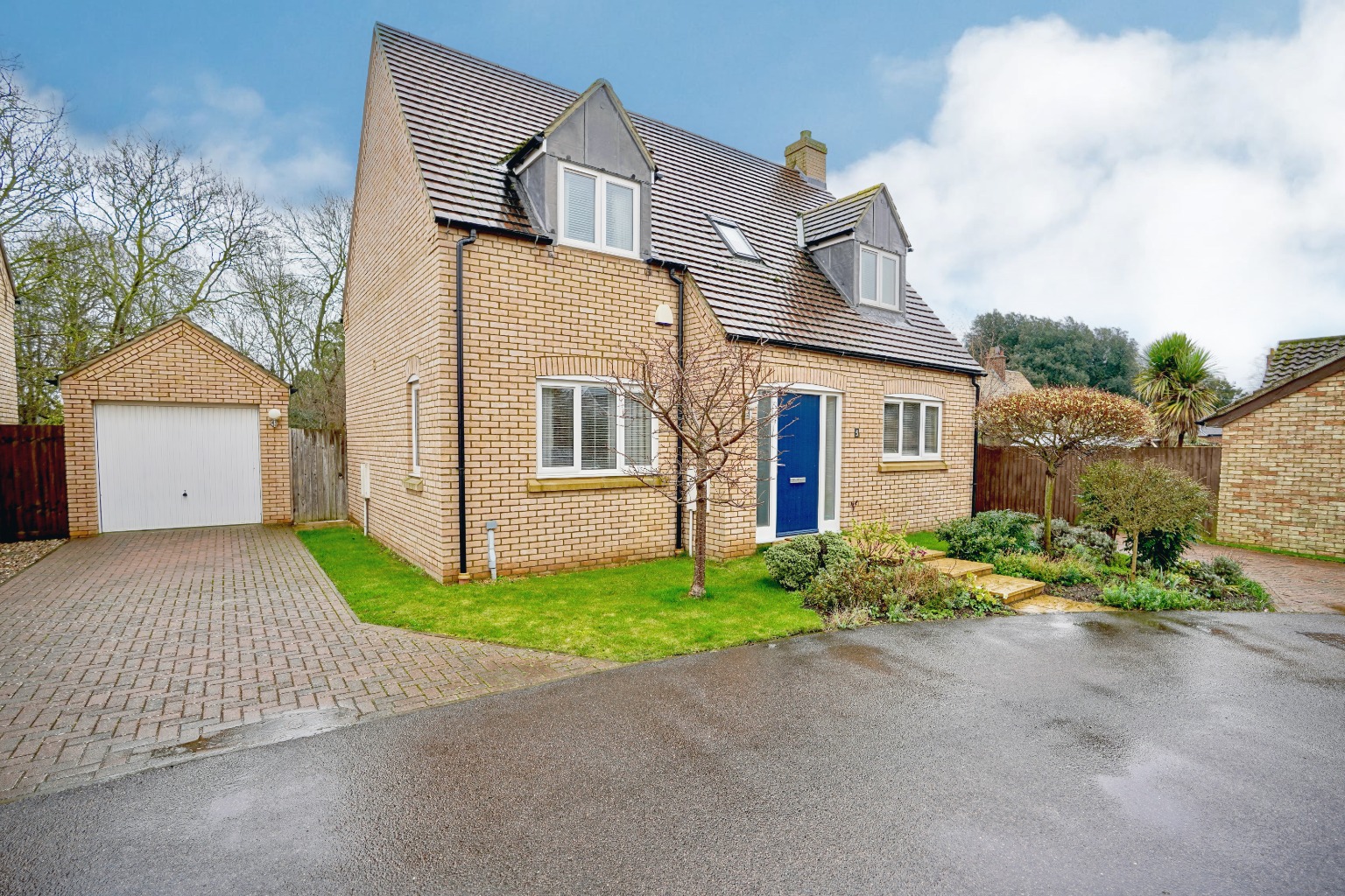 3 bed detached house for sale in Chapel Close, Huntingdon - Property Image 1