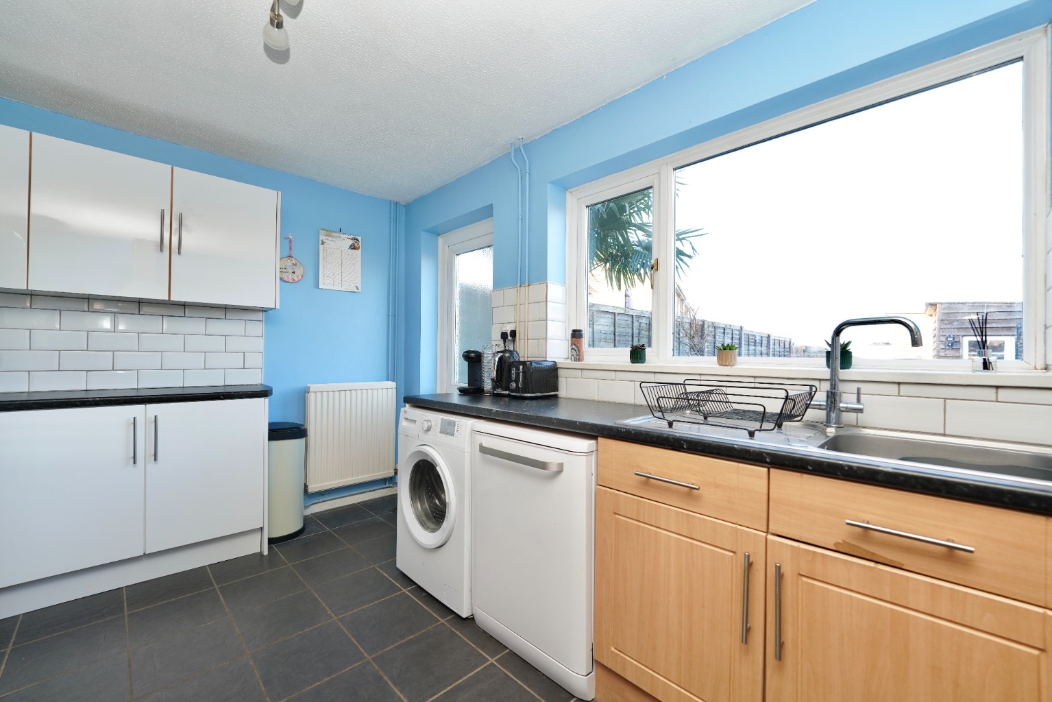 3 bed end of terrace house for sale in Elizabeth Way, Huntingdon 5