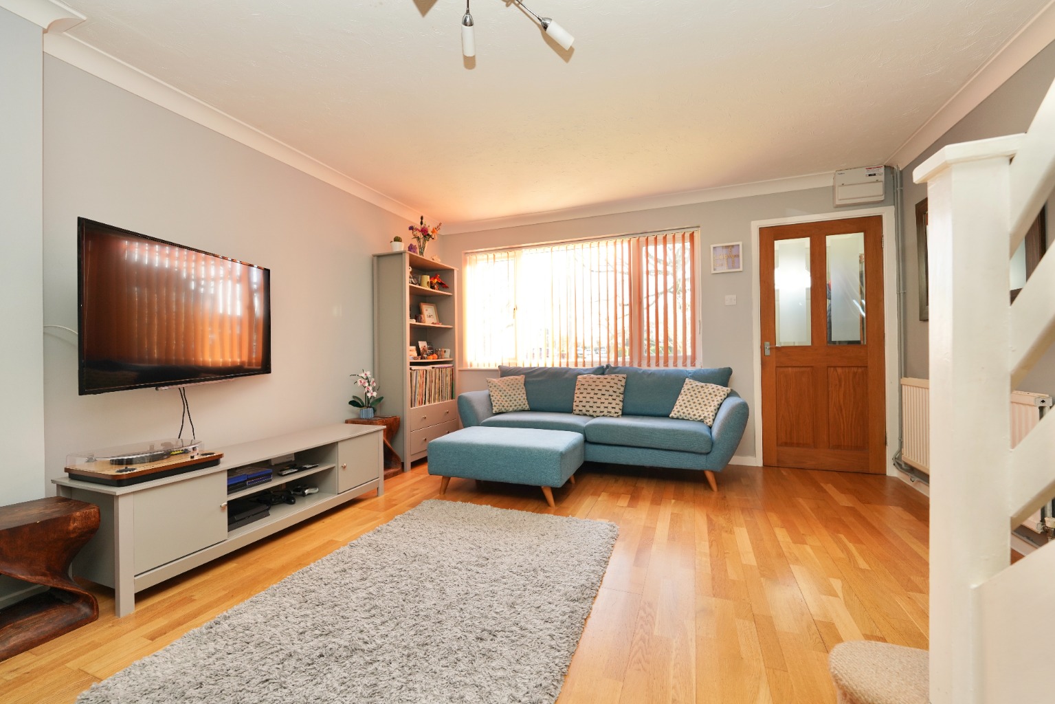 3 bed end of terrace house for sale in Elizabeth Way, Huntingdon 1