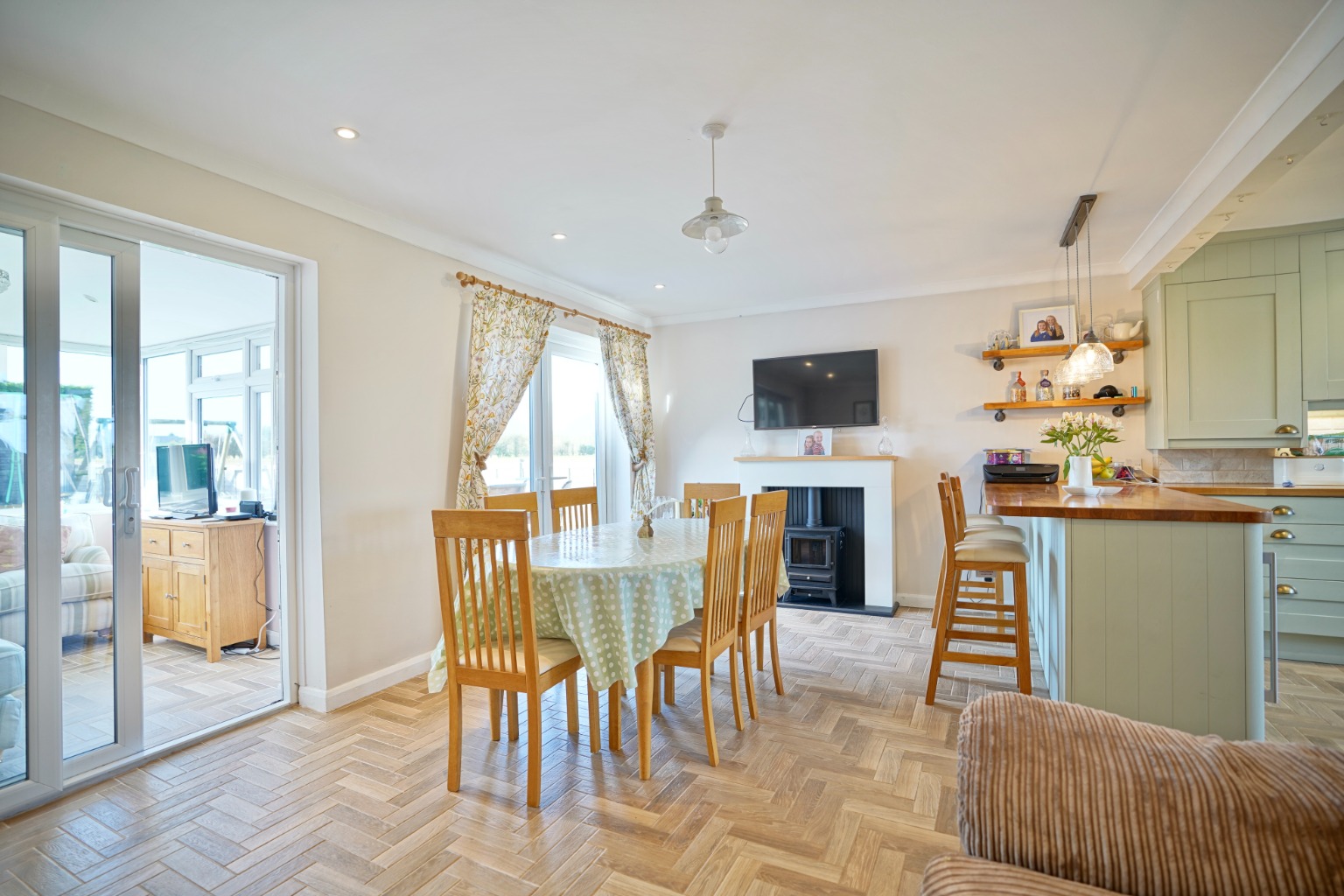 3 bed end of terrace house for sale in Dunholt Way, Huntingdon  - Property Image 6