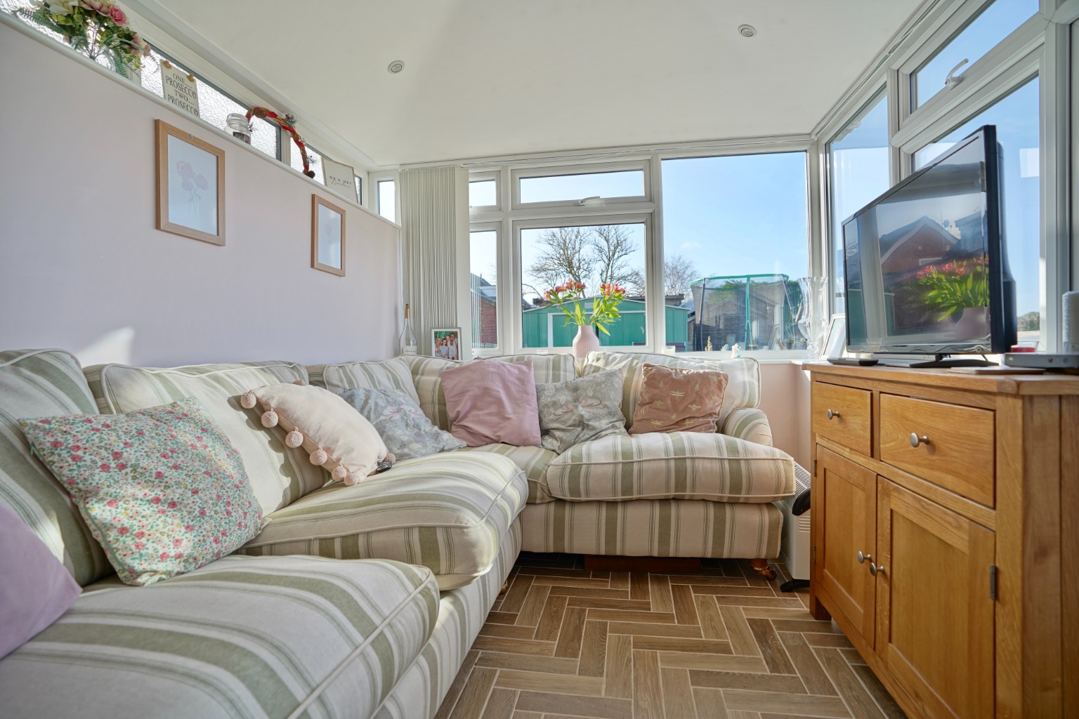 3 bed end of terrace house for sale in Dunholt Way, Huntingdon  - Property Image 5