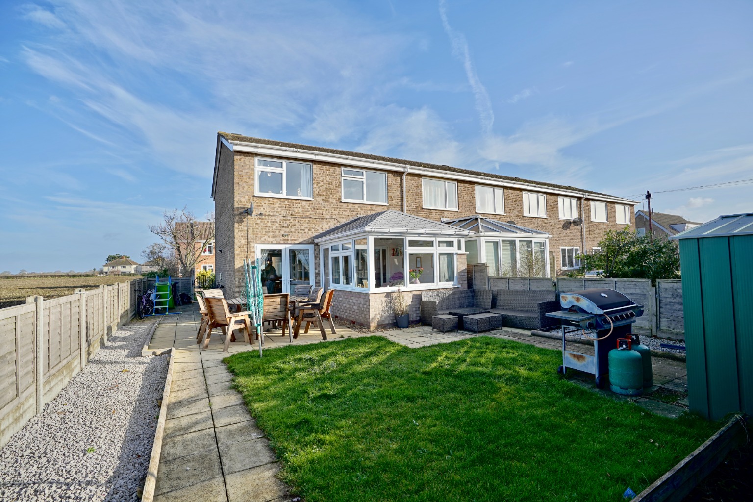 3 bed end of terrace house for sale in Dunholt Way, Huntingdon - Property Image 1