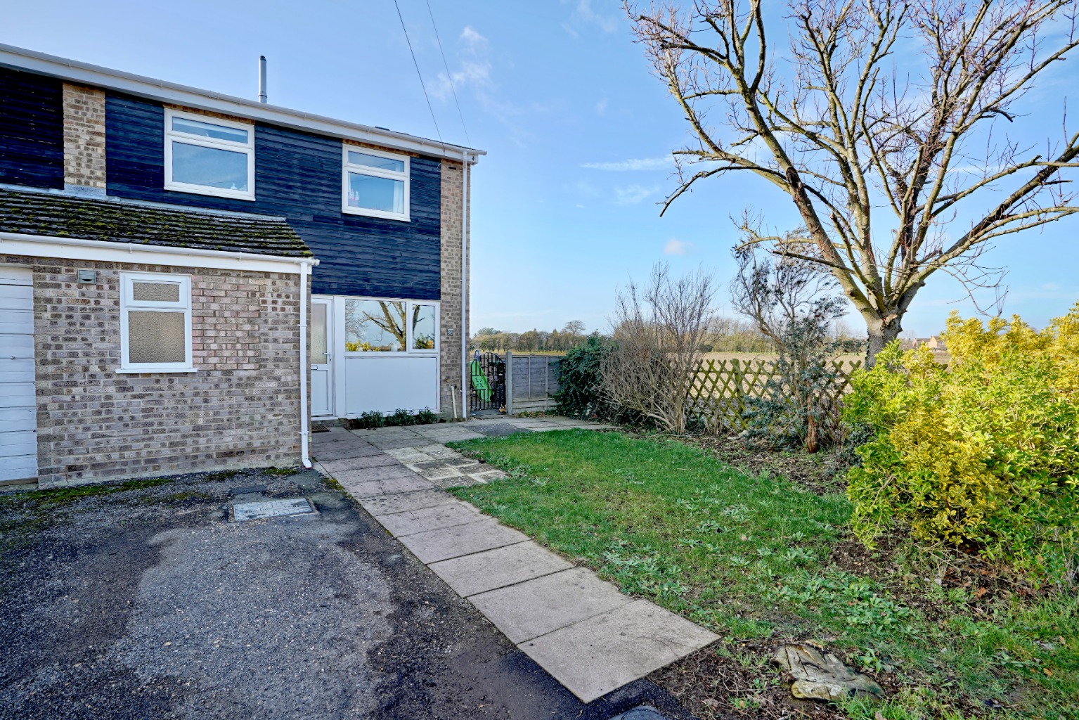 3 bed end of terrace house for sale in Dunholt Way, Huntingdon  - Property Image 16