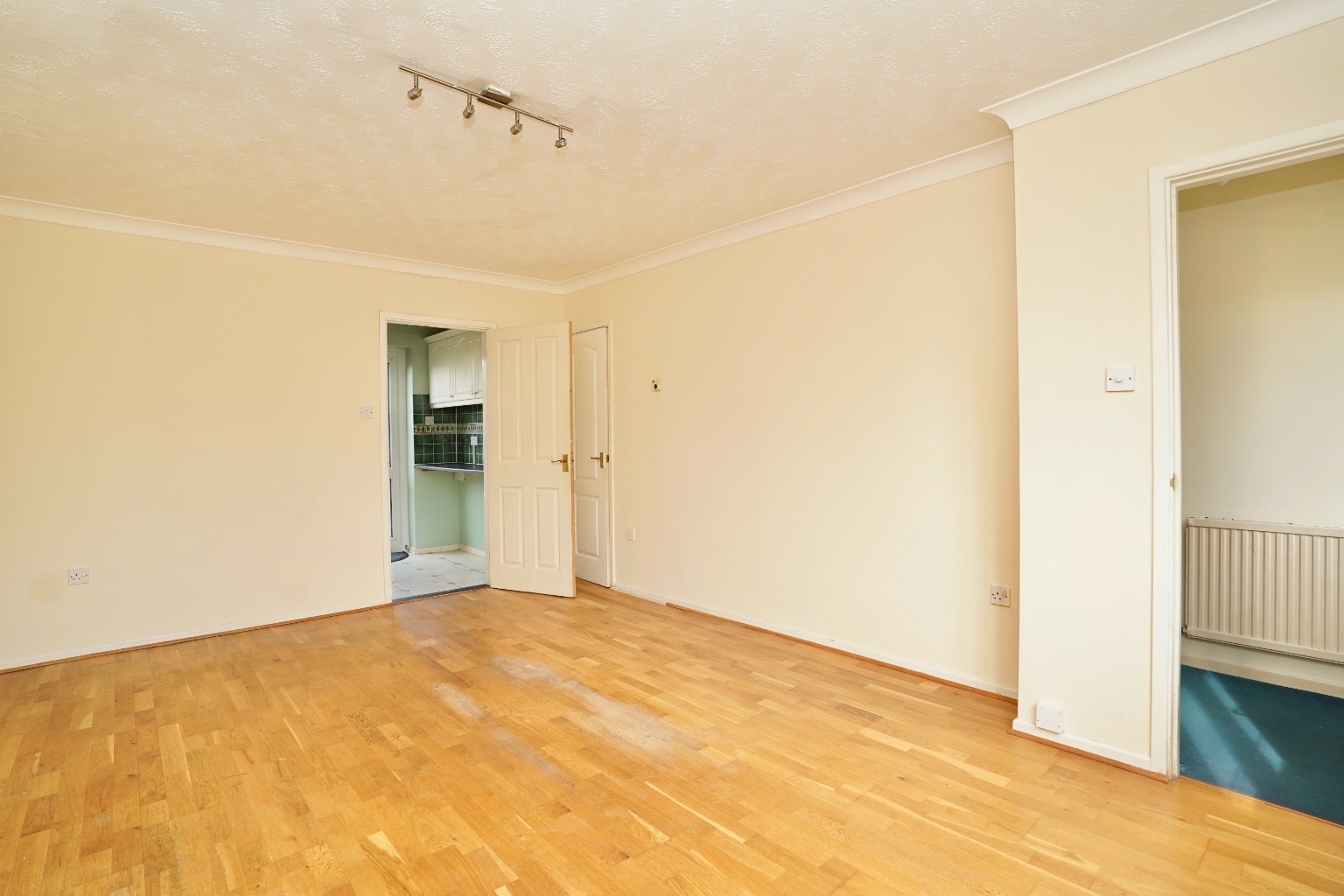 2 bed terraced house for sale in Pennway, Huntingdon  - Property Image 3