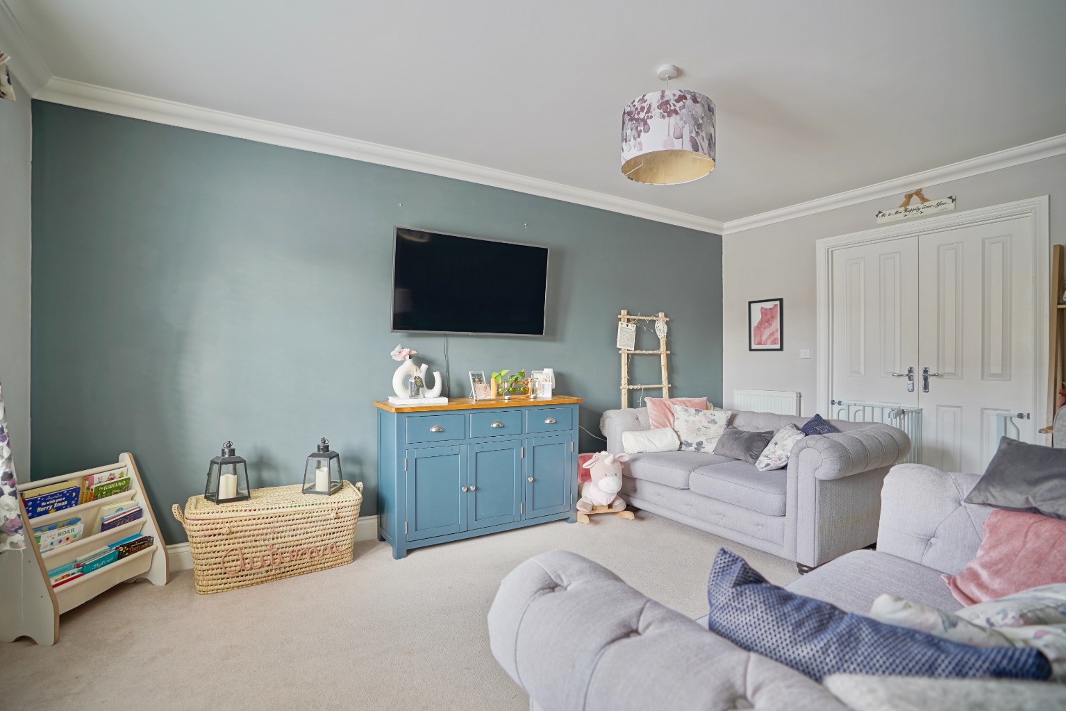 3 bed end of terrace house for sale in Mallory Place, Huntingdon 2