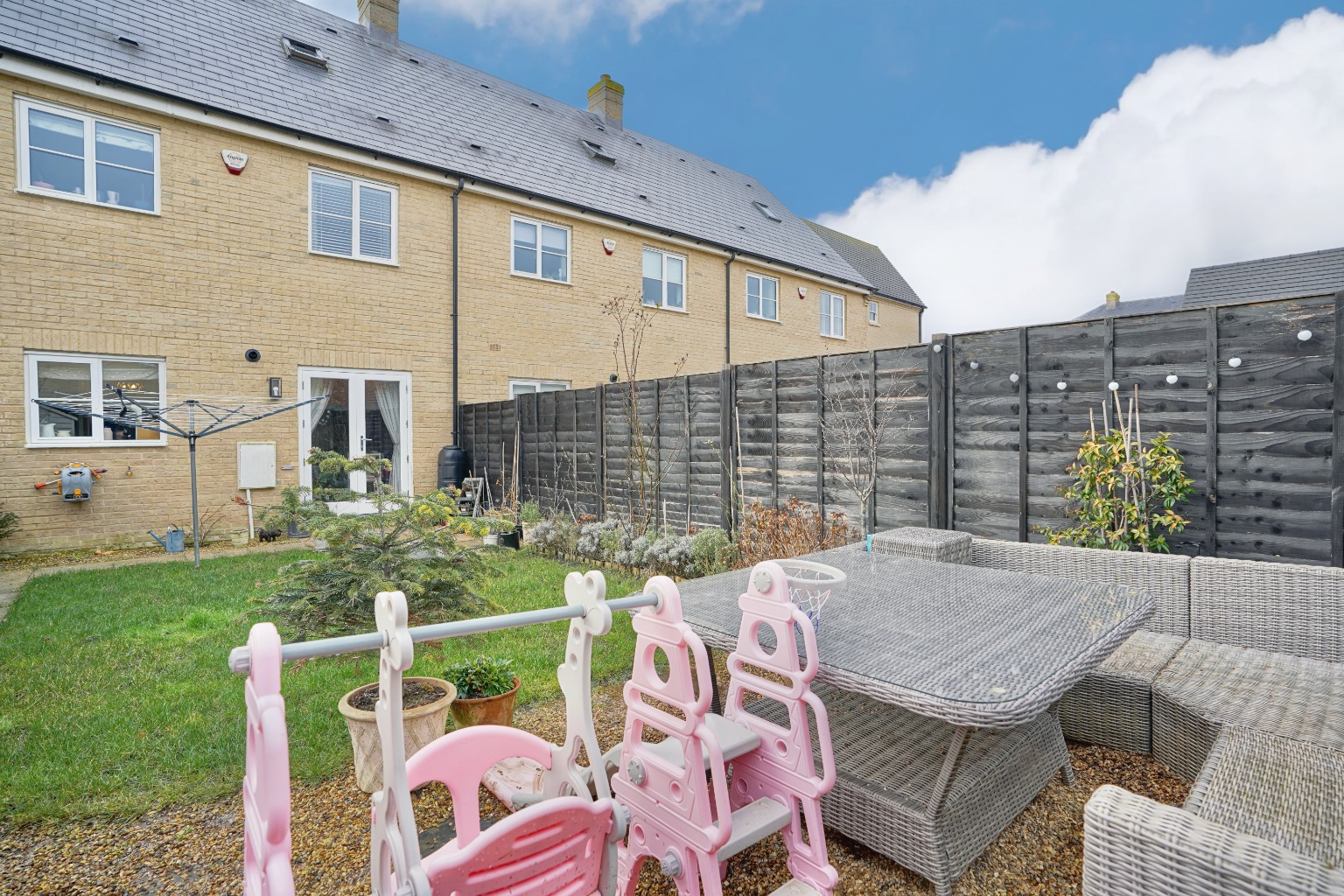 3 bed end of terrace house for sale in Mallory Place, Huntingdon 12