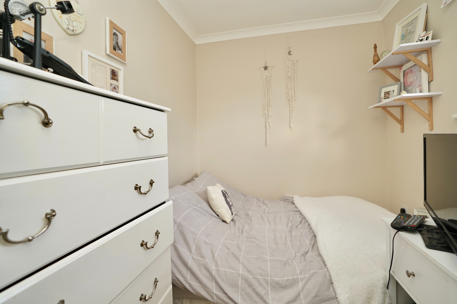 3 bed semi-detached house for sale in Churchill Avenue, Huntingdon 9