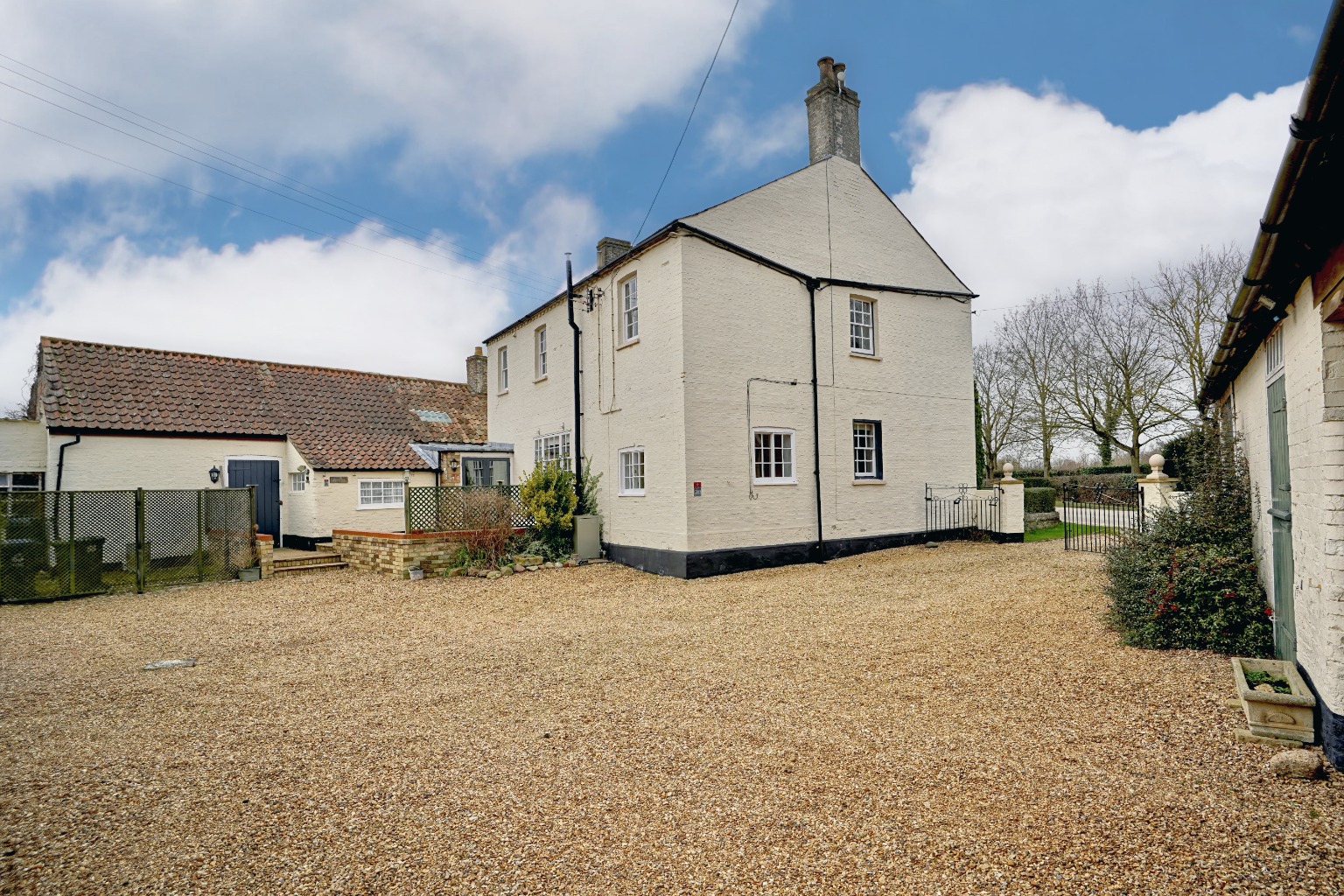 4 bed detached house for sale in Church Street, Huntingdon 1