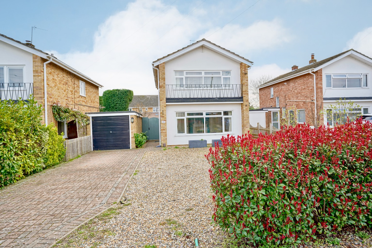 3 bed detached house for sale in Wheatfields, St Ives - Property Image 1