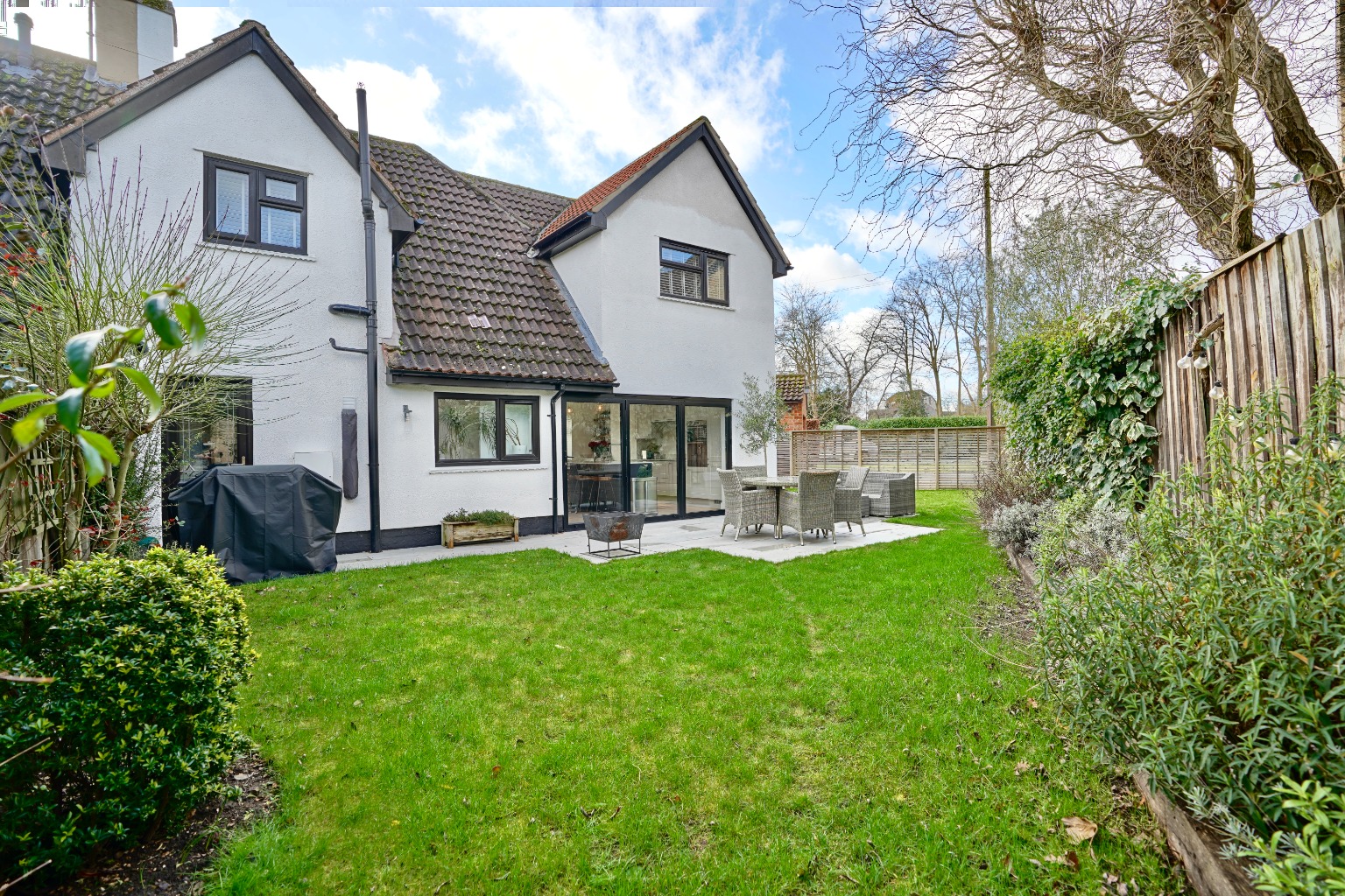 3 bed semi-detached house for sale in Chapmans, Huntingdon 2