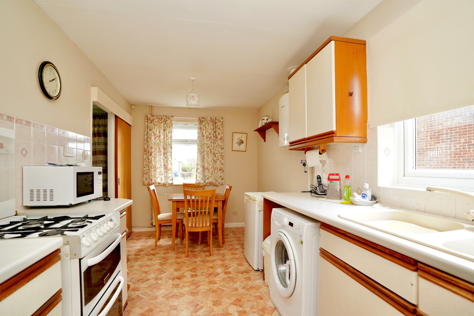 2 bed semi-detached bungalow for sale in Evans Close, Huntingdon 1