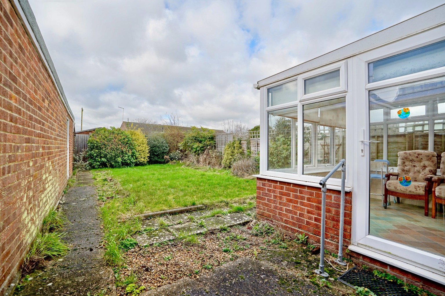 2 bed semi-detached bungalow for sale in Evans Close, Huntingdon 9