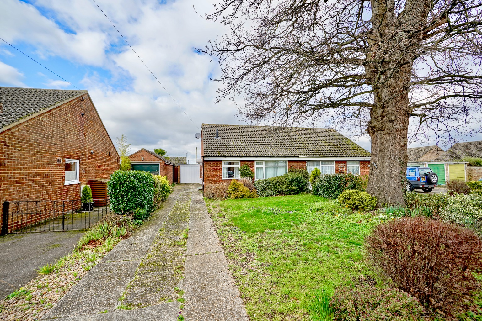 2 bed semi-detached bungalow for sale in Evans Close, Huntingdon, PE28