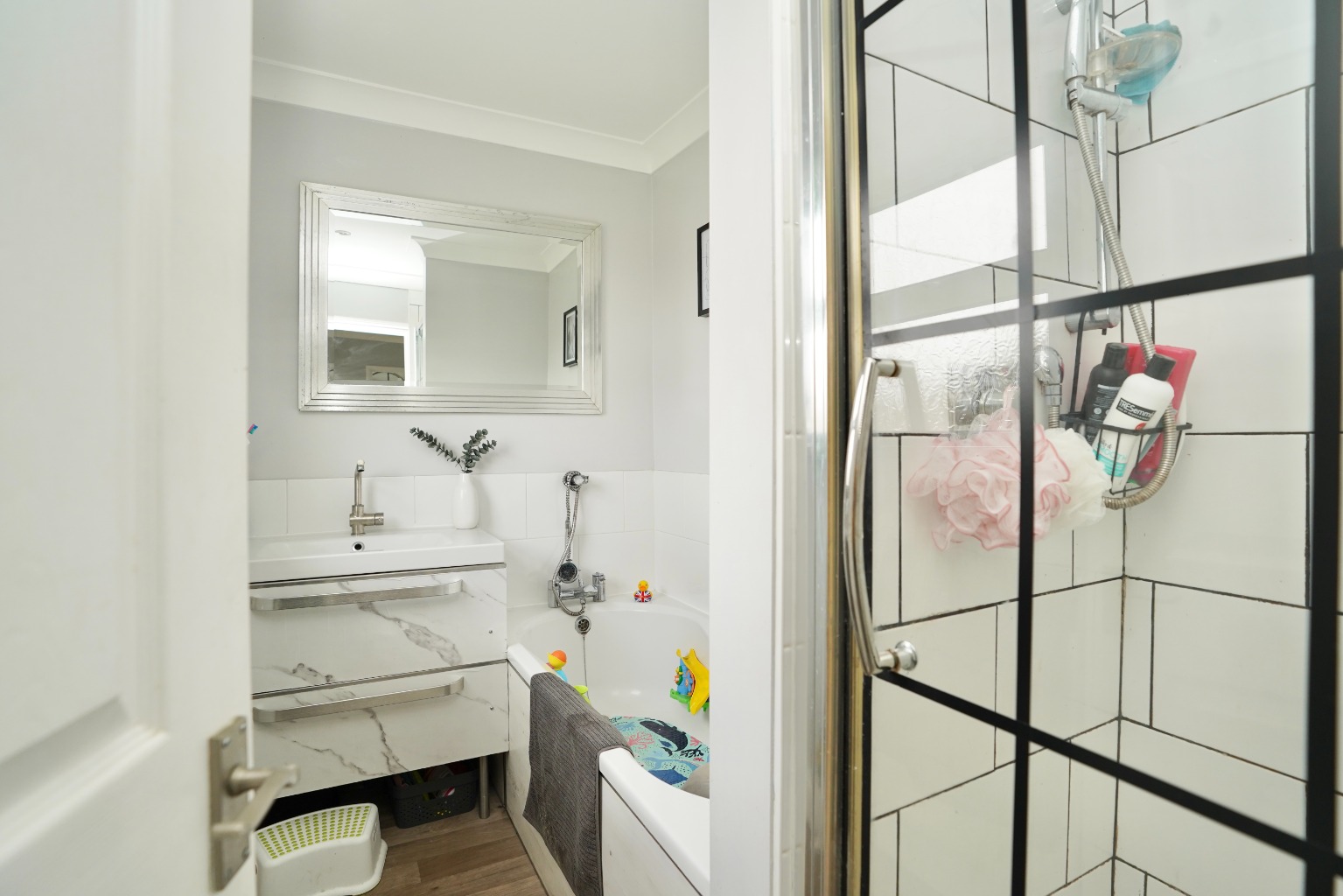 3 bed terraced house for sale in Coxons Close, Huntingdon 8