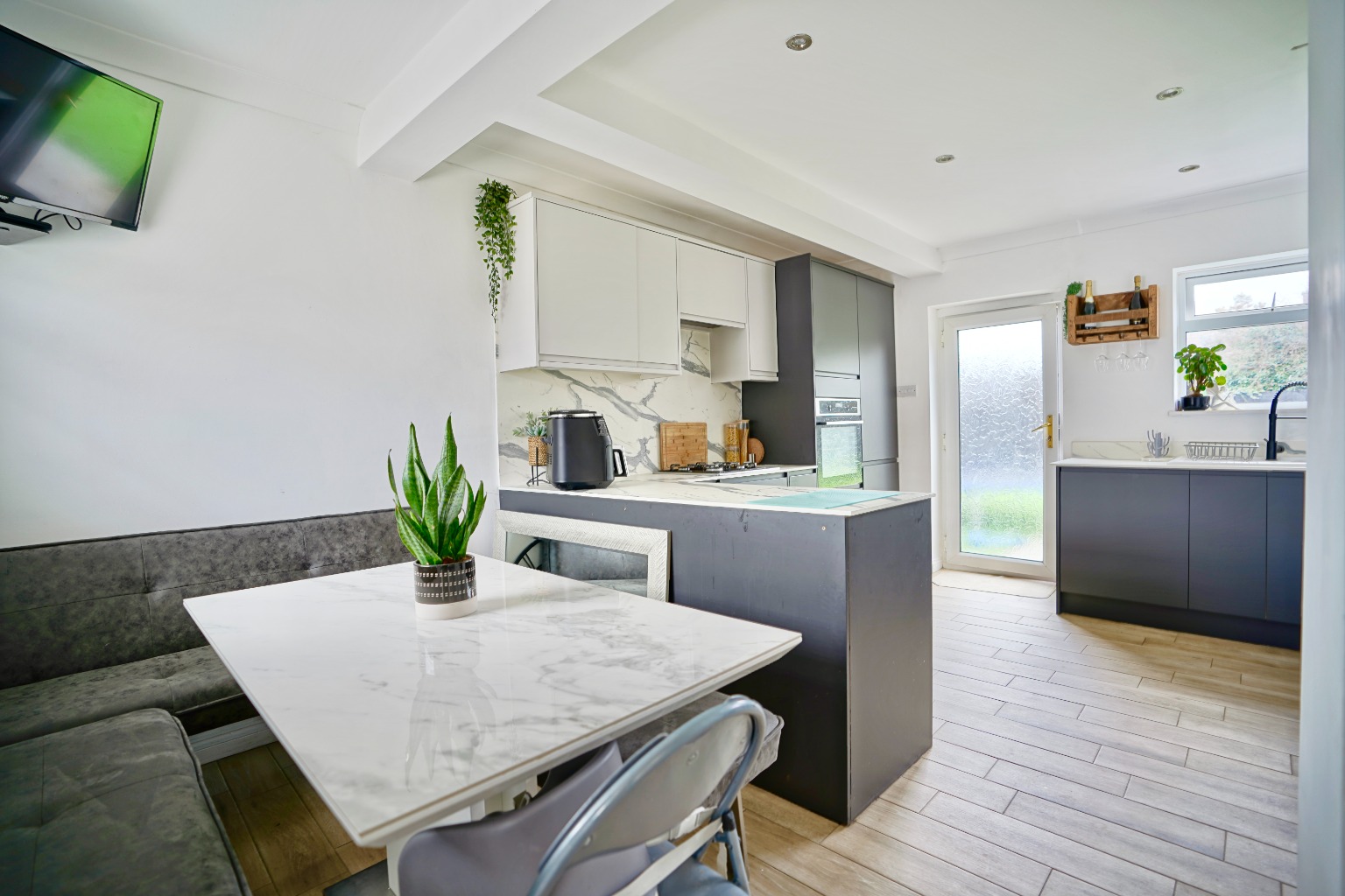 3 bed terraced house for sale in Coxons Close, Huntingdon 4