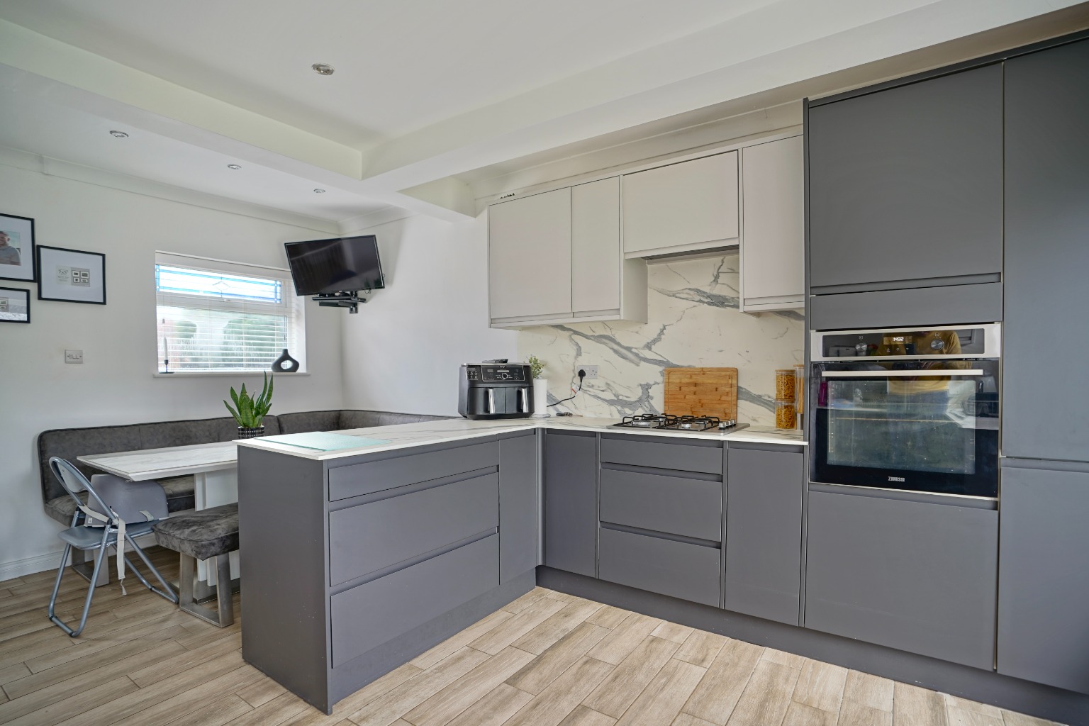 3 bed terraced house for sale in Coxons Close, Huntingdon 1