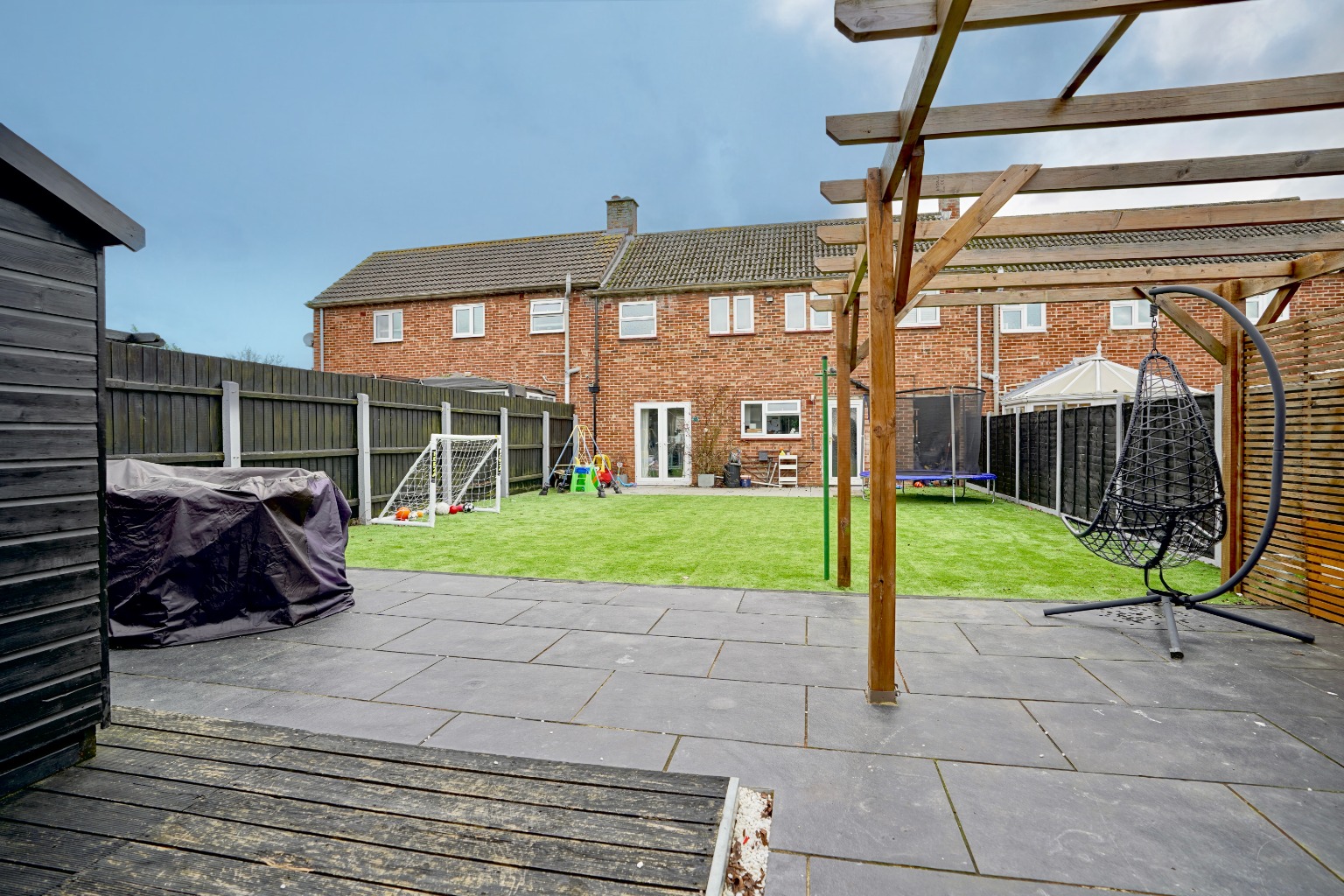 3 bed terraced house for sale in Coxons Close, Huntingdon 9