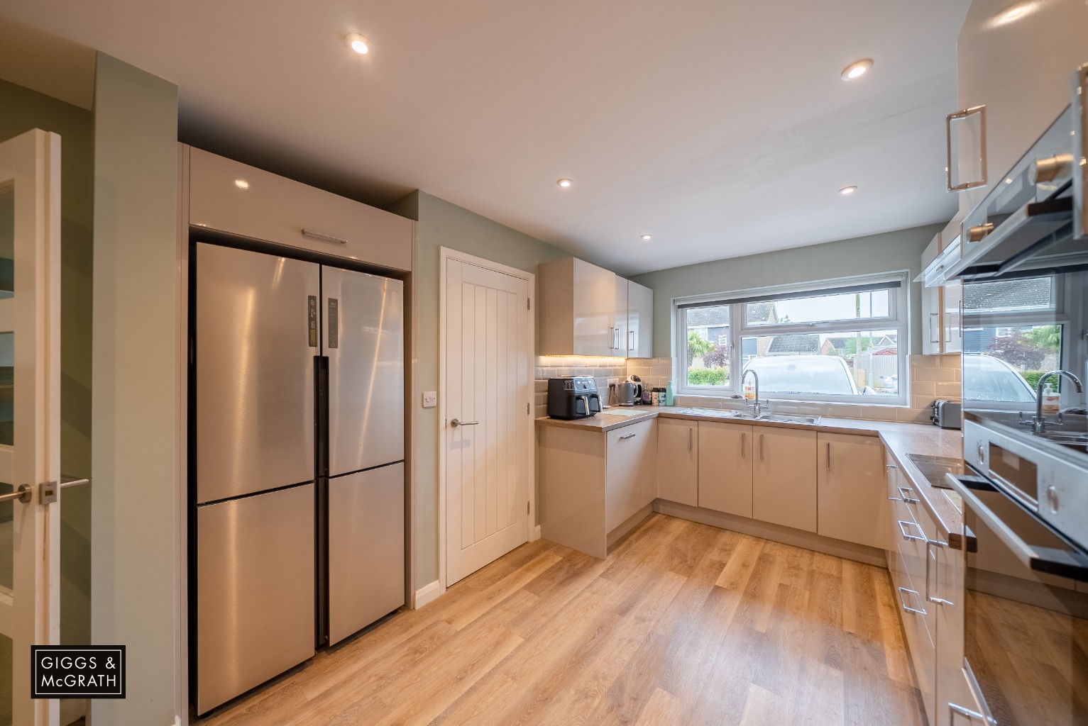 5 bed detached house for sale in Papyrus Way, Huntingdon 4