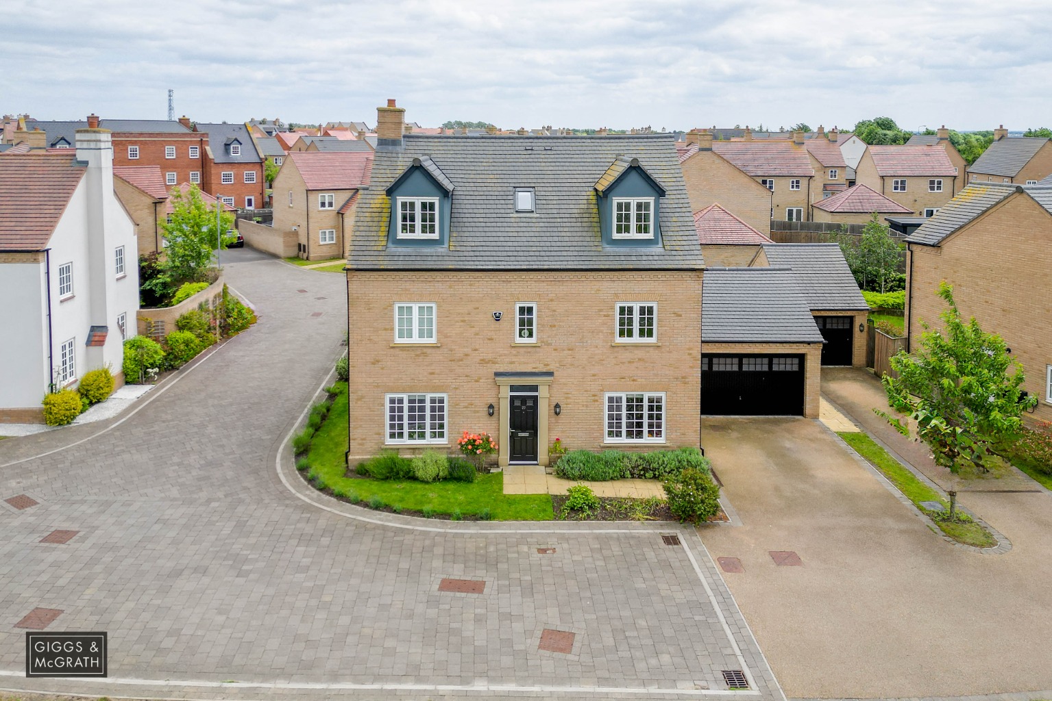 5 bed detached house for sale in Somning Close, Huntingdon  - Property Image 1