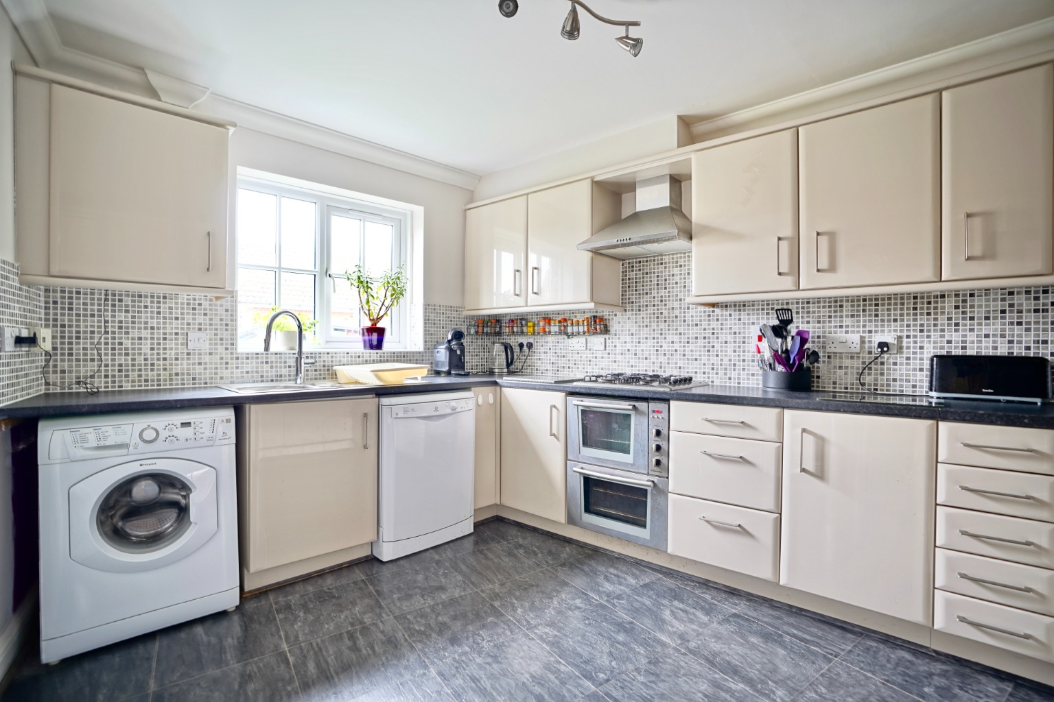 4 bed terraced house for sale in South Park Drive, Cambridge  - Property Image 5