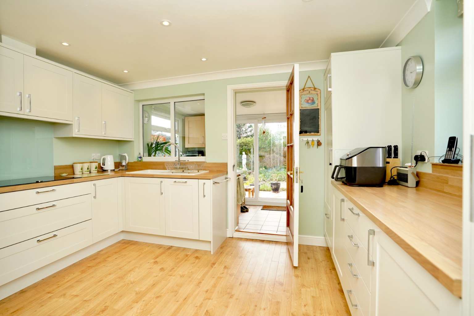 3 bed detached bungalow for sale in Parkhall Road, Huntingdon  - Property Image 9