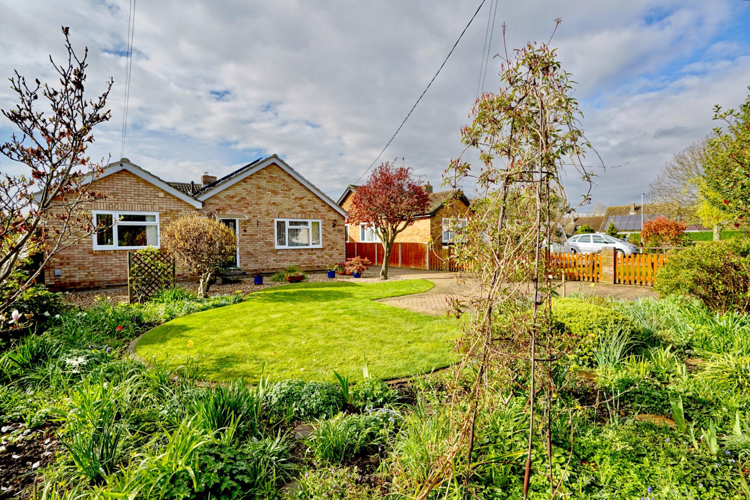 3 bed detached bungalow for sale in Parkhall Road, Huntingdon  - Property Image 1