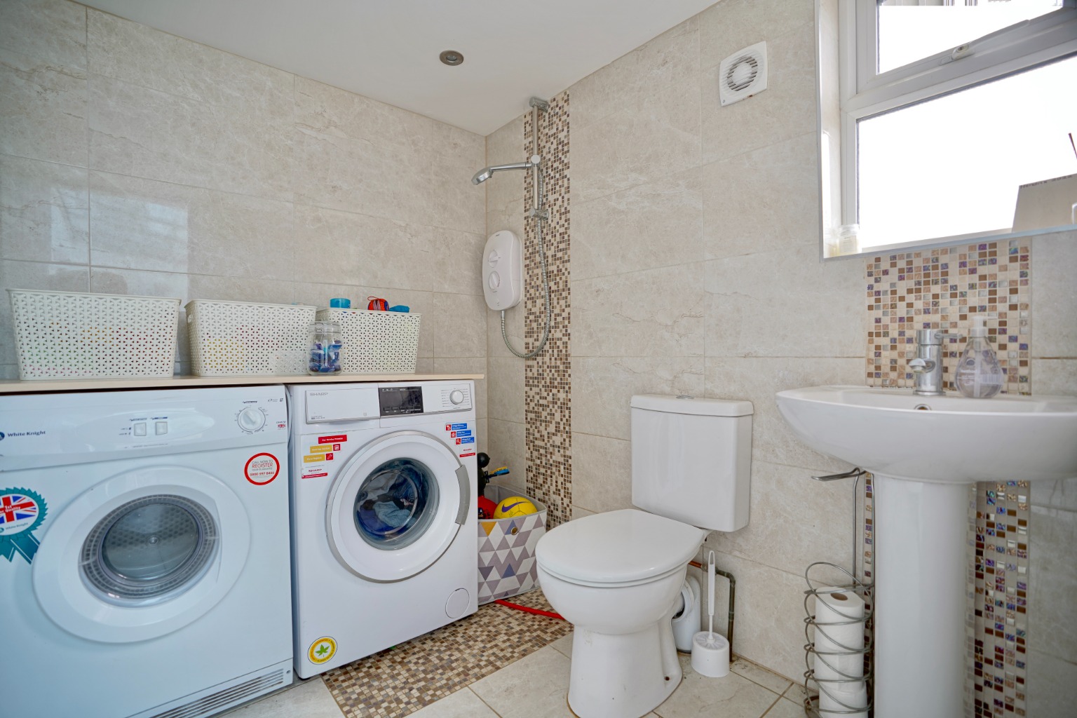 3 bed detached house for sale in Wheatley Crescent, Huntingdon 7