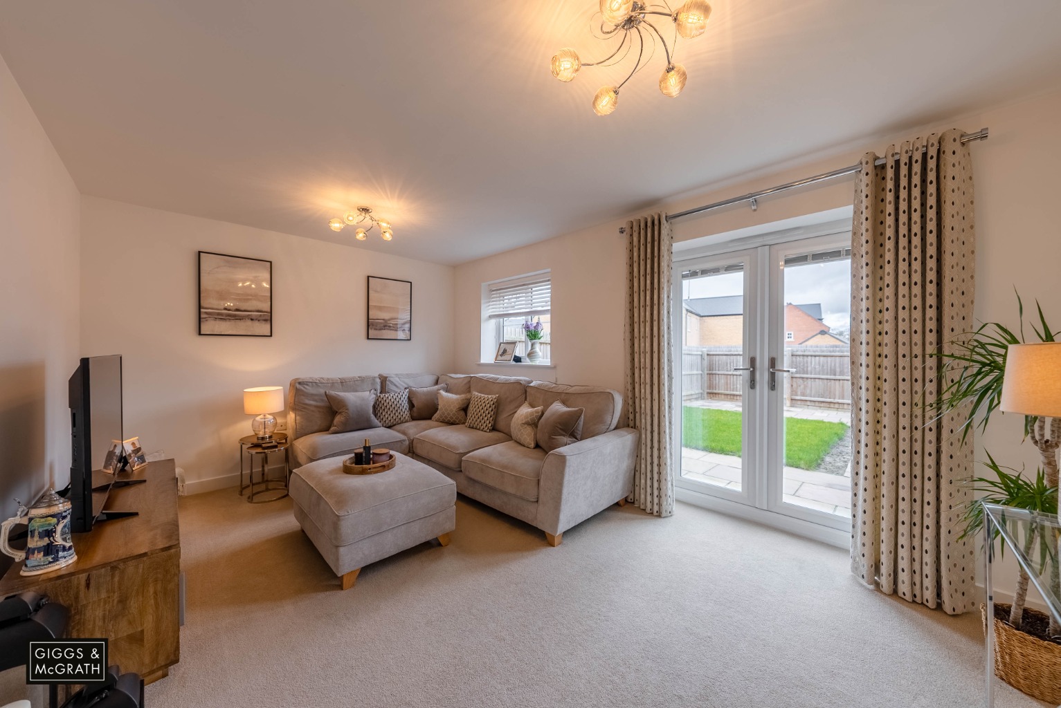 3 bed semi-detached house for sale in Hetley Close, Huntingdon 1