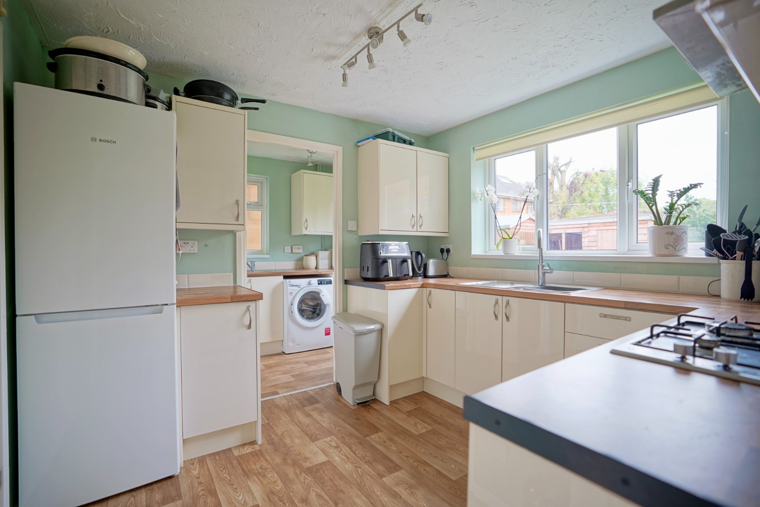 4 bed detached house for sale in Lake Way, Huntingdon 1