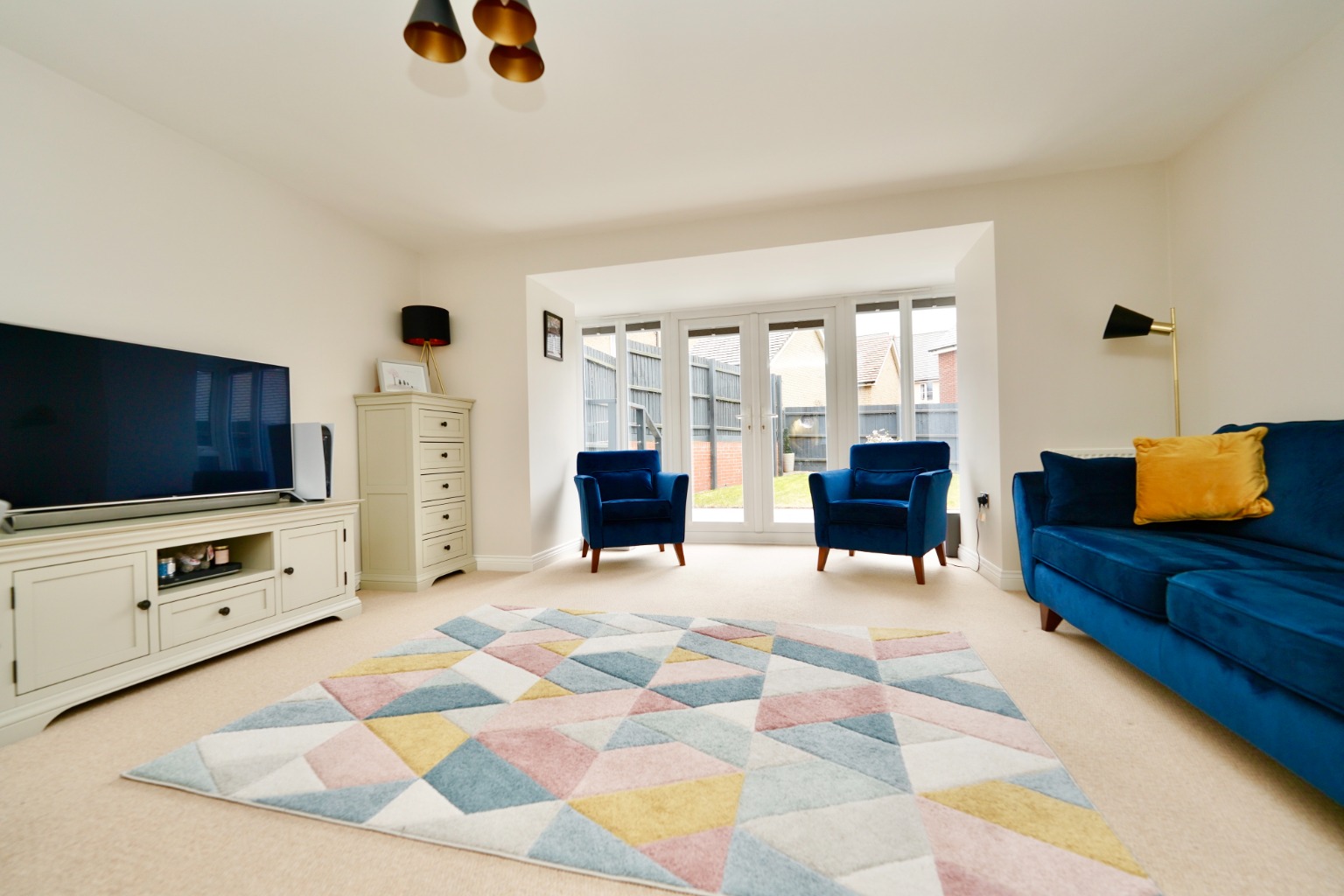4 bed semi-detached house for sale in Summer's Hill Drive, Cambridge 2
