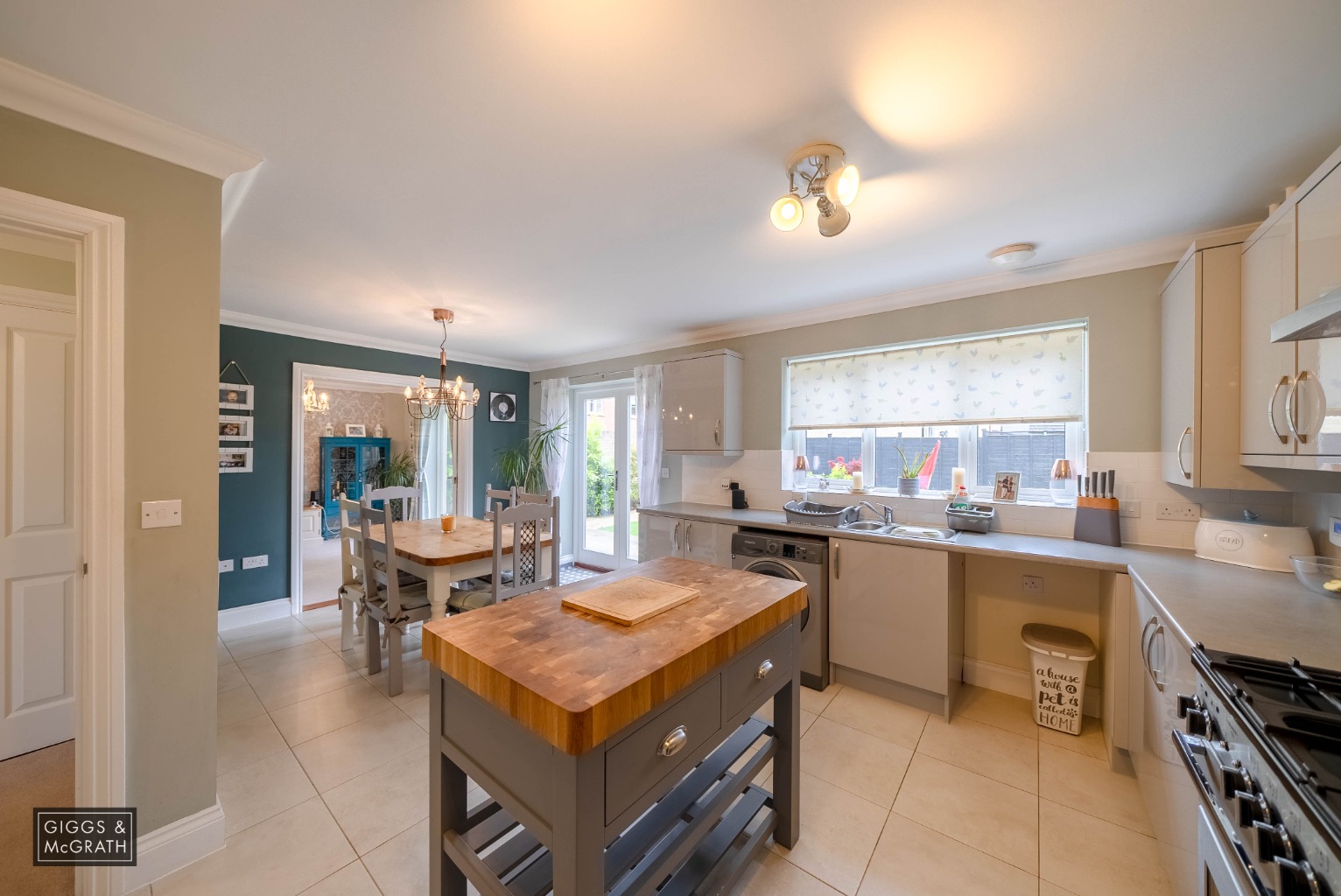 4 bed detached house for sale in Pinner Lane, Huntingdon 1