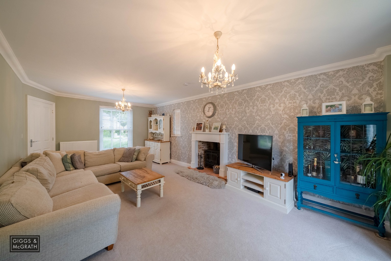 4 bed detached house for sale in Pinner Lane, Huntingdon 2