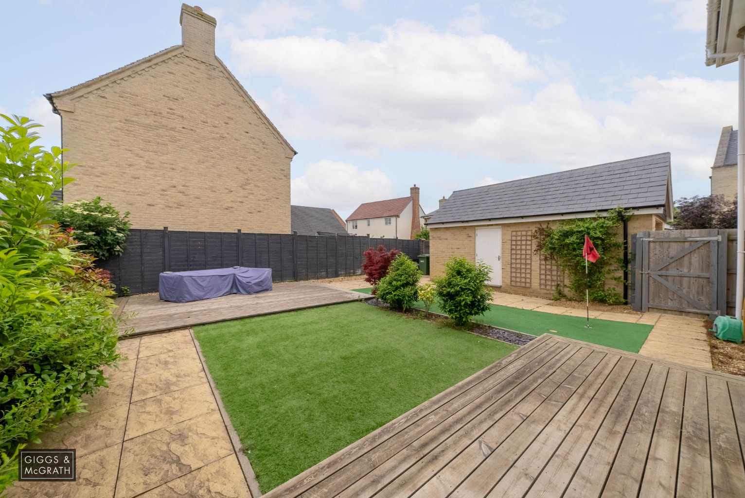 4 bed detached house for sale in Pinner Lane, Huntingdon 3