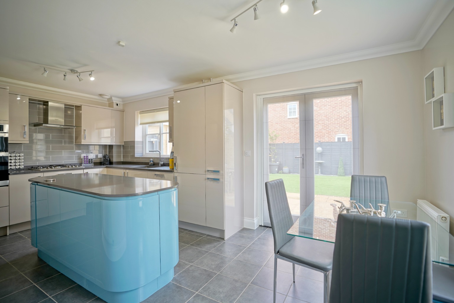 4 bed link detached house for sale in Pople Drive, Huntingdon 2