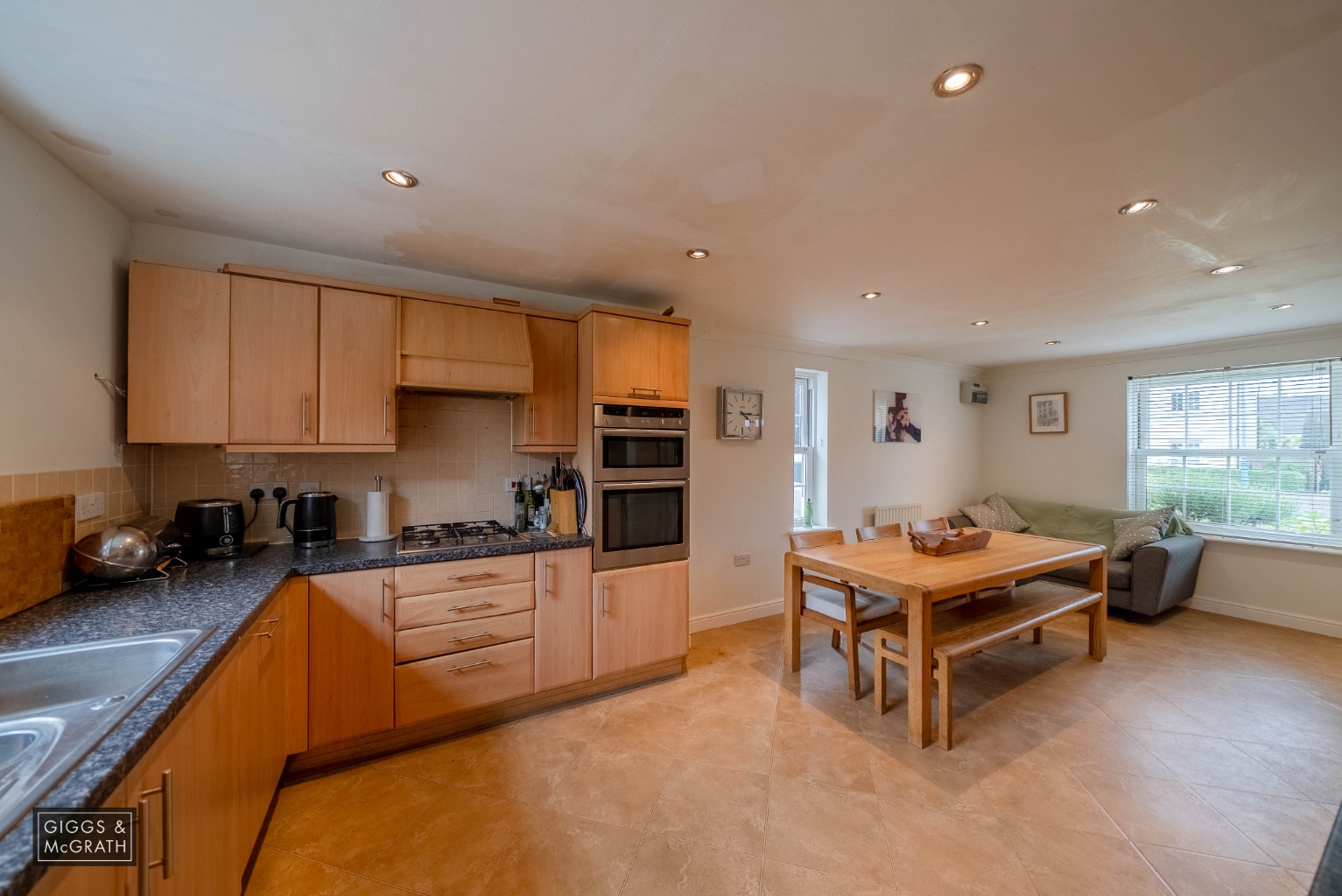 5 bed detached house for sale in Jeavons Lane, Cambridge 3