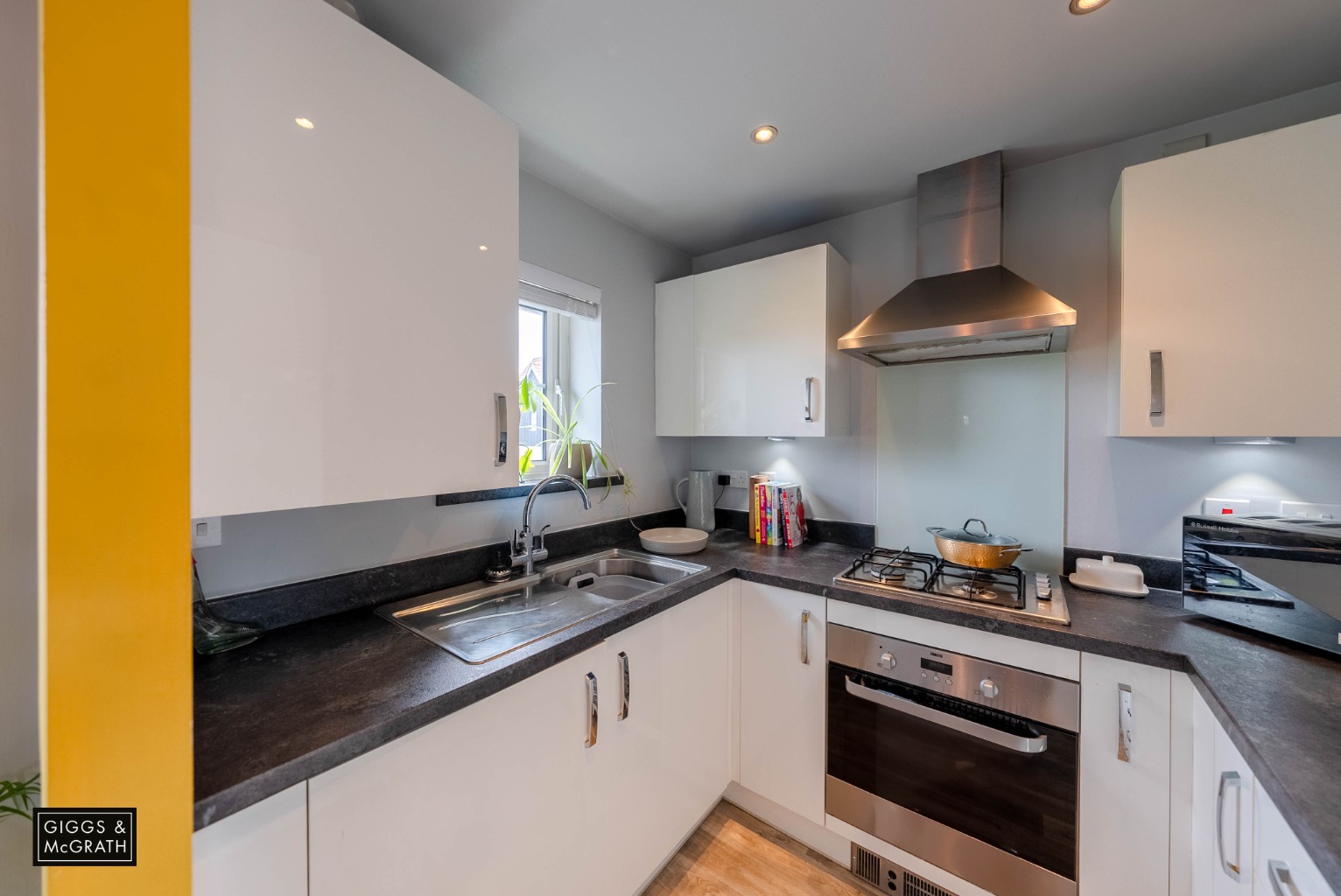 1 bed flat for sale in Knights Way  - Property Image 3